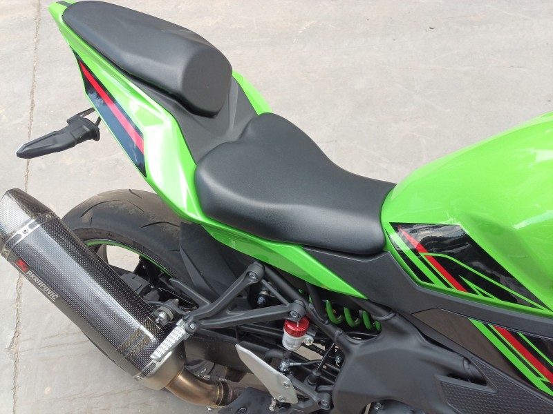 Recambio de asiento para kawasaki zx-4r zx-4r referencia OEM IAM   