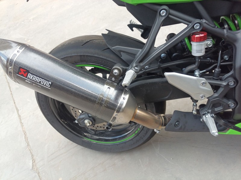 Recambio de estribo lateral para kawasaki zx-4r zx-4r referencia OEM IAM   