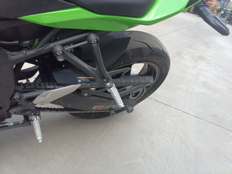 Recambio de estribo lateral para kawasaki zx-4r zx-4r referencia OEM IAM   