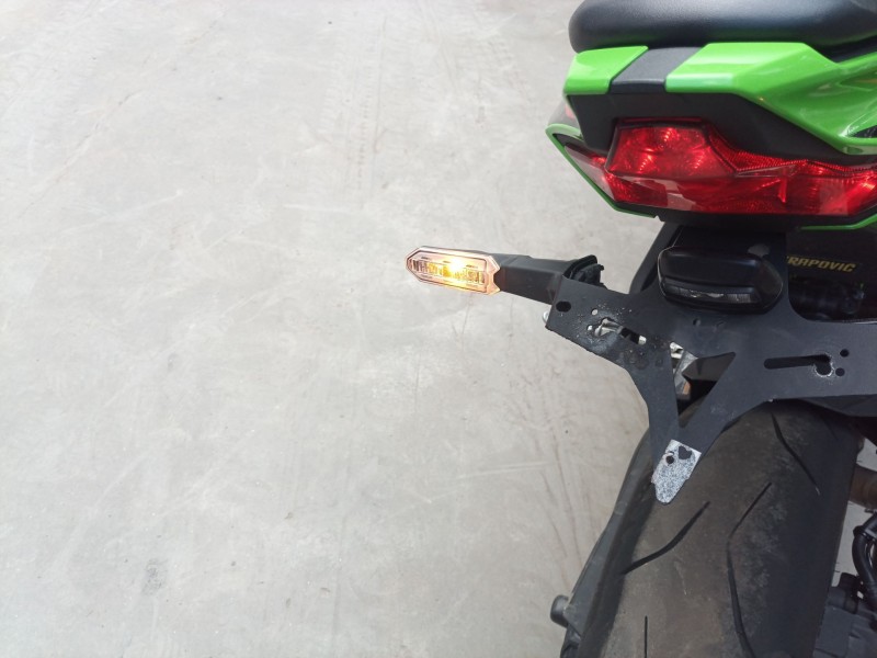 Recambio de piloto trasero izquierdo para kawasaki zx-4r zx-4r referencia OEM IAM   