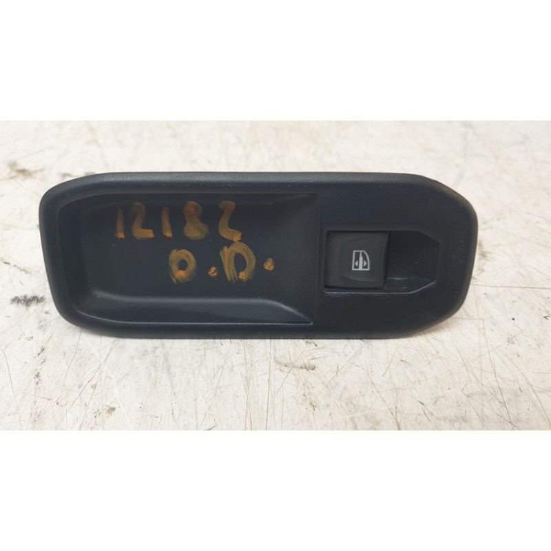 Recambio de mando elevalunas delantero derecho para renault express furgoneta/monovolumen 1.5 blue dci 75 (f6aa) referencia OEM 
