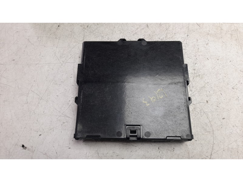 Recambio de aletin trasero izquierdo para toyota auris (_e18_) 1.8 hybrid (zwe186_) referencia OEM IAM 8998102060  