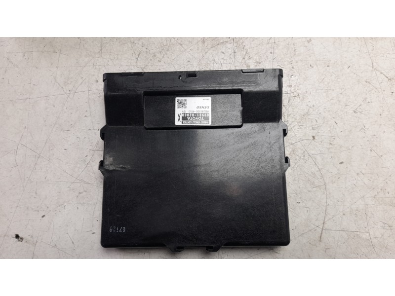 Recambio de aletin trasero izquierdo para toyota auris (_e18_) 1.8 hybrid (zwe186_) referencia OEM IAM 8998102060  