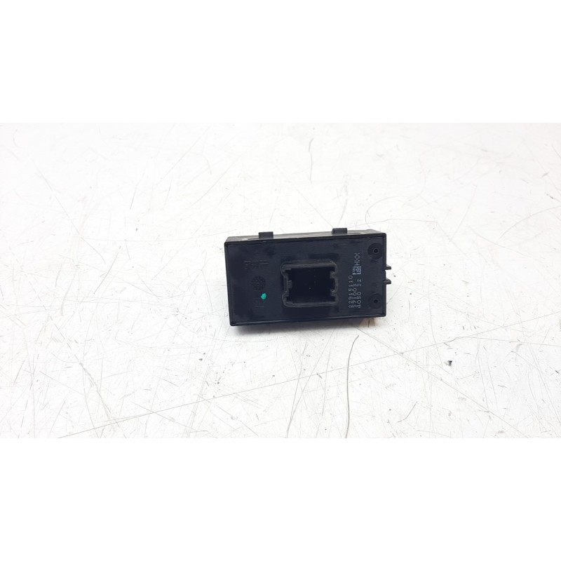 Recambio de mando elevalunas trasero izquierdo para opel insignia country tourer 2.0 16v cdti referencia OEM IAM 22915110  