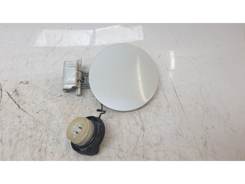 Recambio de tapa exterior combustible para toyota yaris hybrid active referencia OEM IAM 773500D080  