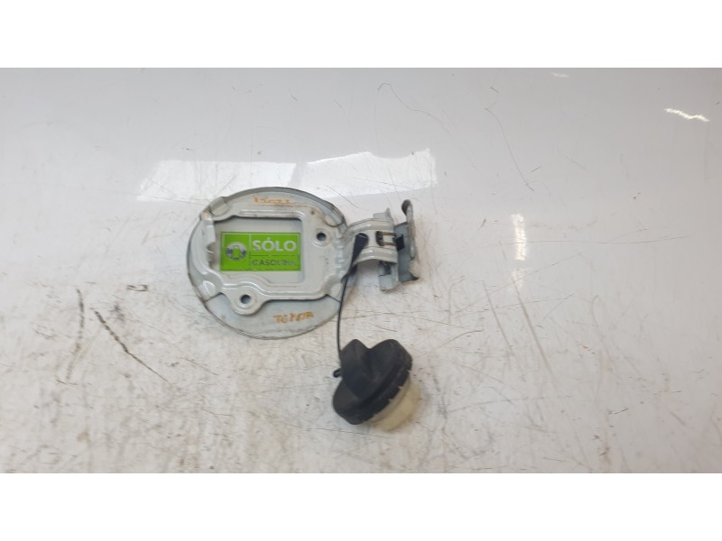 Recambio de tapa exterior combustible para toyota yaris hybrid active referencia OEM IAM 773500D080  