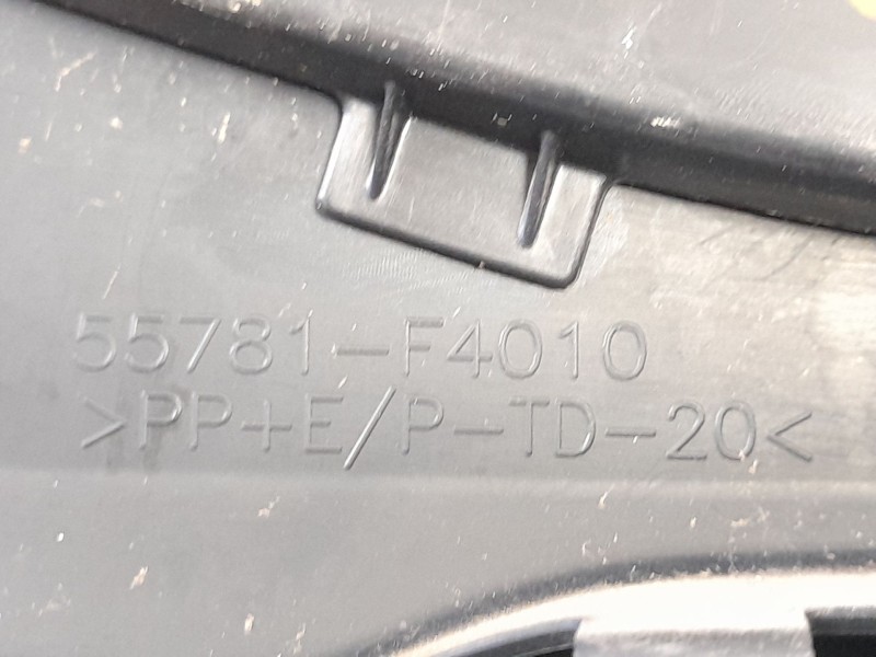 Recambio de torpedo para toyota c-hr hybrid active referencia OEM IAM 55781F4010  