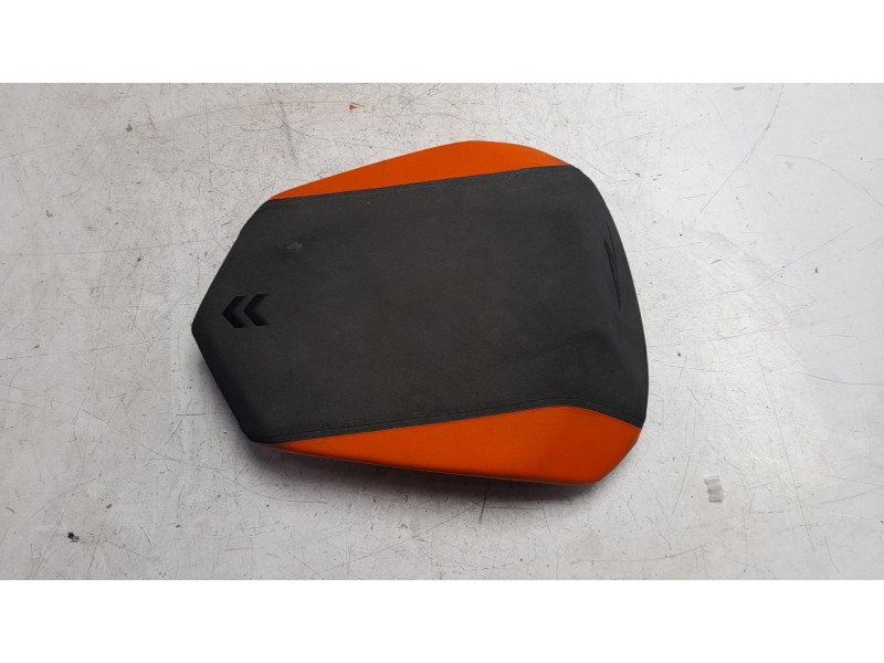 Recambio de asiento para ktm 1290 super duke r referencia OEM IAM 61707047000  