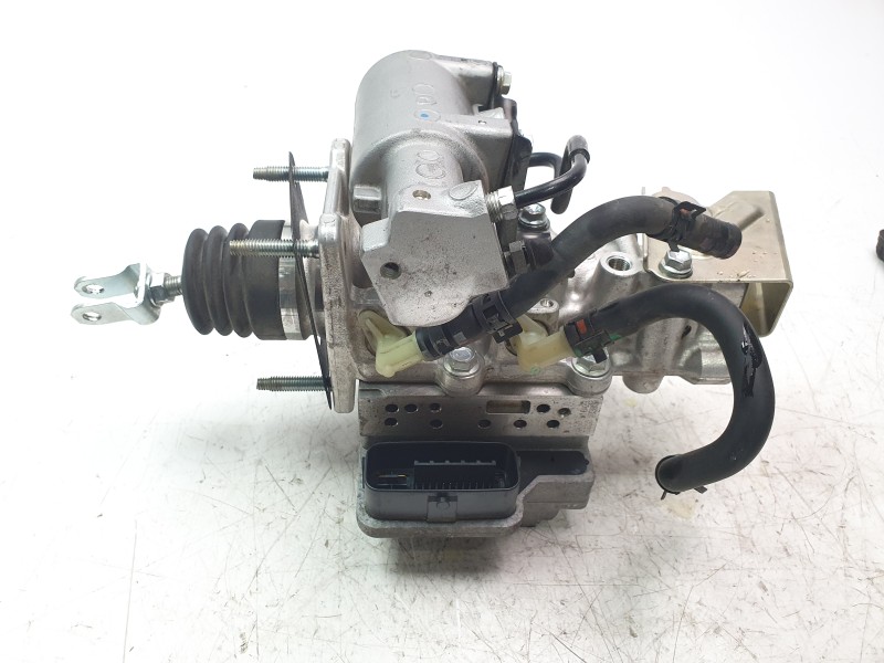 Recambio de bomba freno para toyota yaris hybrid active referencia OEM IAM 4721052480  