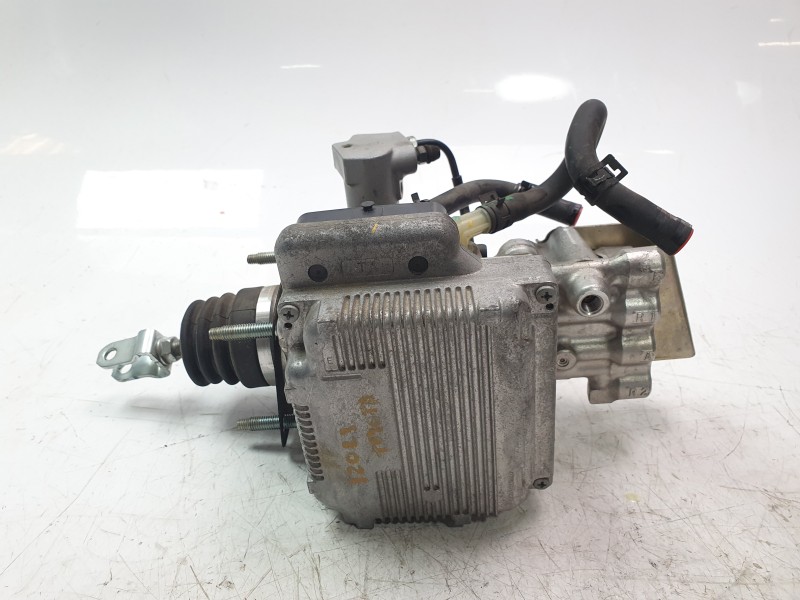 Recambio de bomba freno para toyota yaris hybrid active referencia OEM IAM 4721052480  