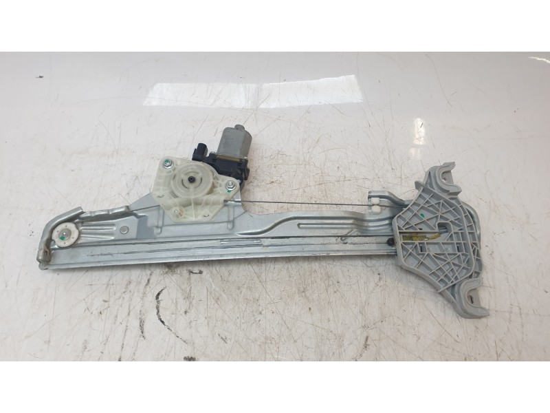 Recambio de elevalunas delantero derecho para hyundai kona pure referencia OEM IAM 82402J9000  