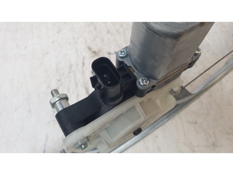 Recambio de elevalunas delantero derecho para hyundai kona pure referencia OEM IAM 82402J9000  