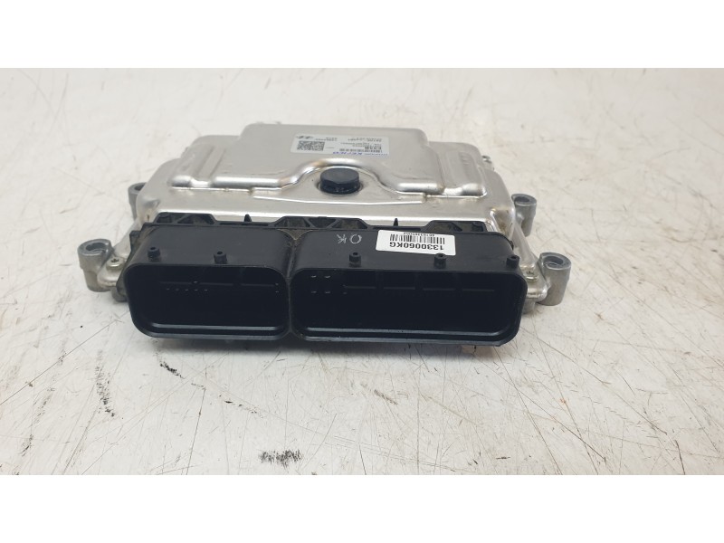 Recambio de centralita motor uce para hyundai kona pure referencia OEM IAM 3910804001  