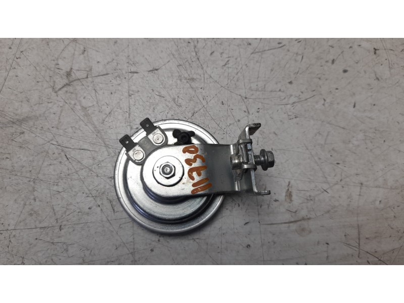 Recambio de claxon para piaggio (vespa) mp3 400 hpe referencia OEM IAM CM071803  