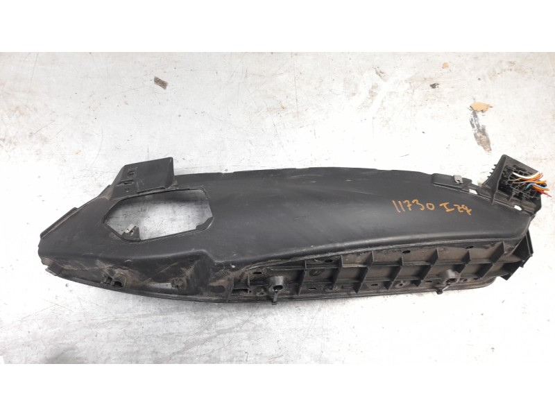 Recambio de moldura para piaggio (vespa) mp3 400 hpe referencia OEM IAM 1352395  