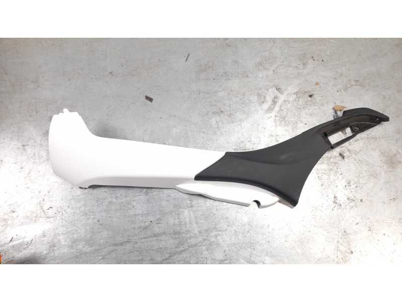 Recambio de moldura para piaggio (vespa) mp3 400 hpe referencia OEM IAM 2B00714  