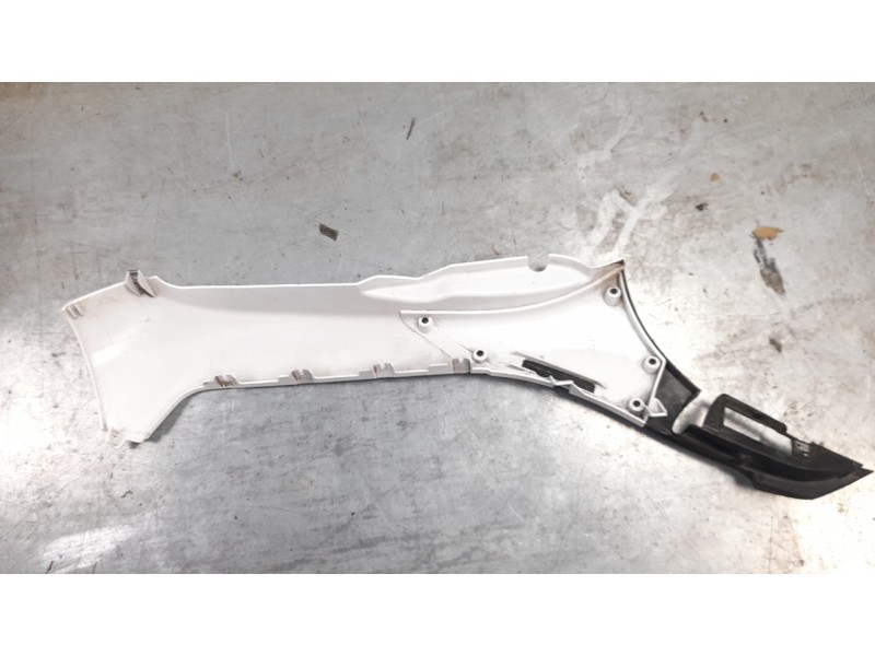 Recambio de moldura para piaggio (vespa) mp3 400 hpe referencia OEM IAM 2B00714  