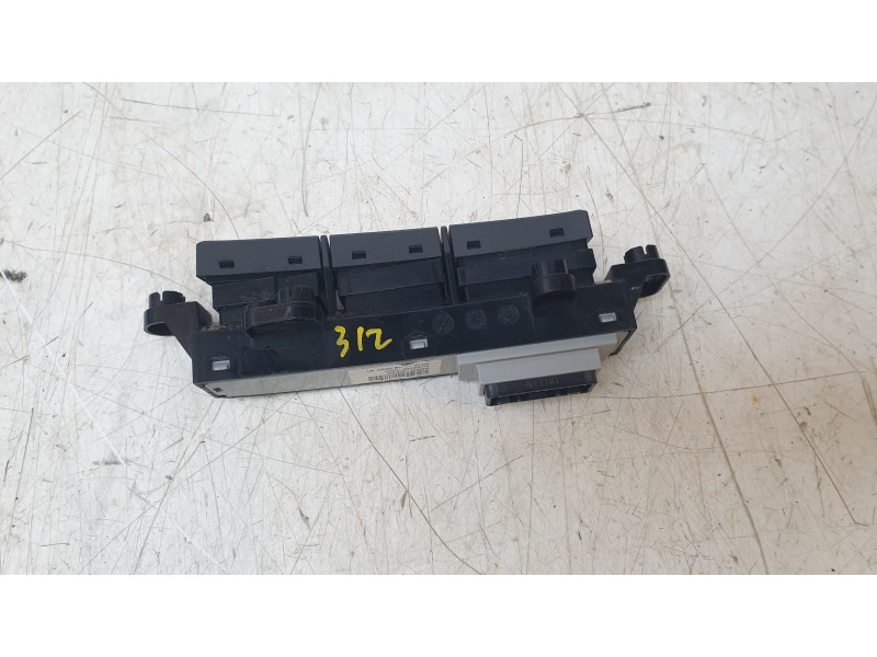 Recambio de tapa maletero para hyundai kona pure referencia OEM IAM 93300J9AA0 3K52HD1000 