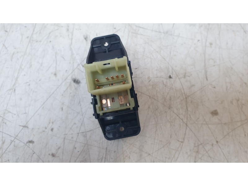 Recambio de mando elevalunas trasero izquierdo para hyundai kona pure referencia OEM IAM 3K552B1200  