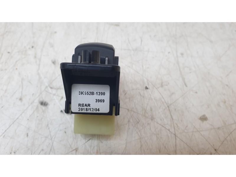 Recambio de mando elevalunas trasero izquierdo para hyundai kona pure referencia OEM IAM 3K552B1200  