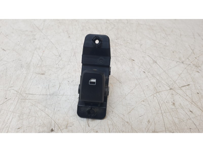 Recambio de mando elevalunas trasero derecho para hyundai kona pure referencia OEM IAM 3K552B1200  