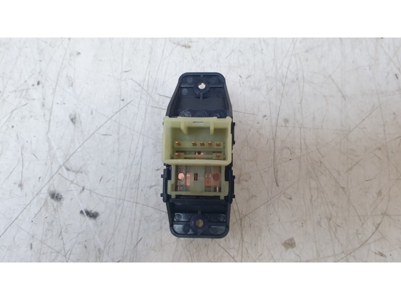 Recambio de mando elevalunas trasero derecho para hyundai kona pure referencia OEM IAM 3K552B1200  