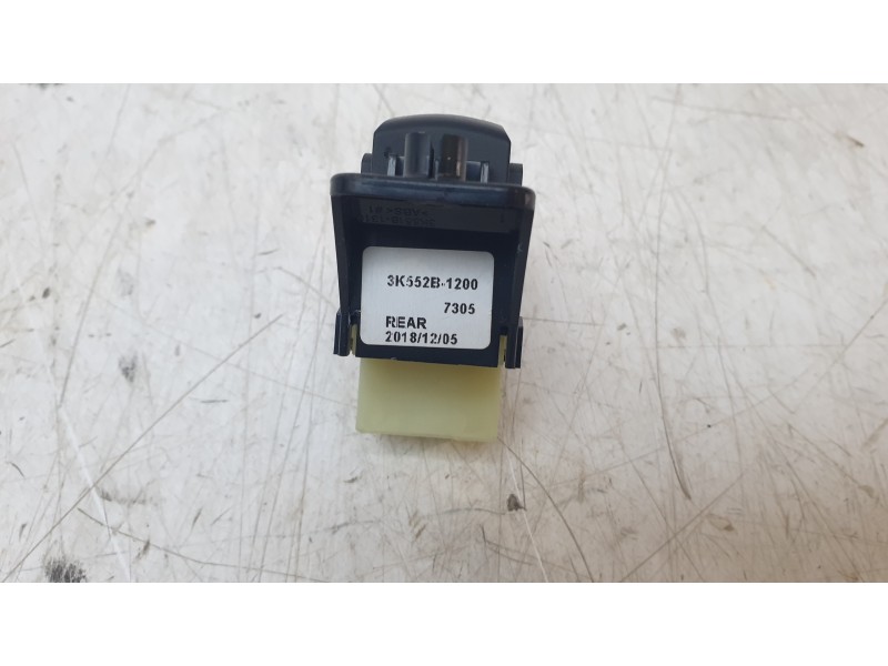 Recambio de mando elevalunas trasero derecho para hyundai kona pure referencia OEM IAM 3K552B1200  