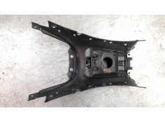 Recambio de moldura para piaggio (vespa) mp3 400 hpe referencia OEM IAM 1B0039680000C   2