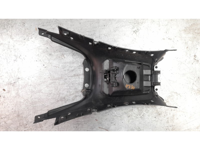 Recambio de moldura para piaggio (vespa) mp3 400 hpe referencia OEM IAM 1B0039680000C  