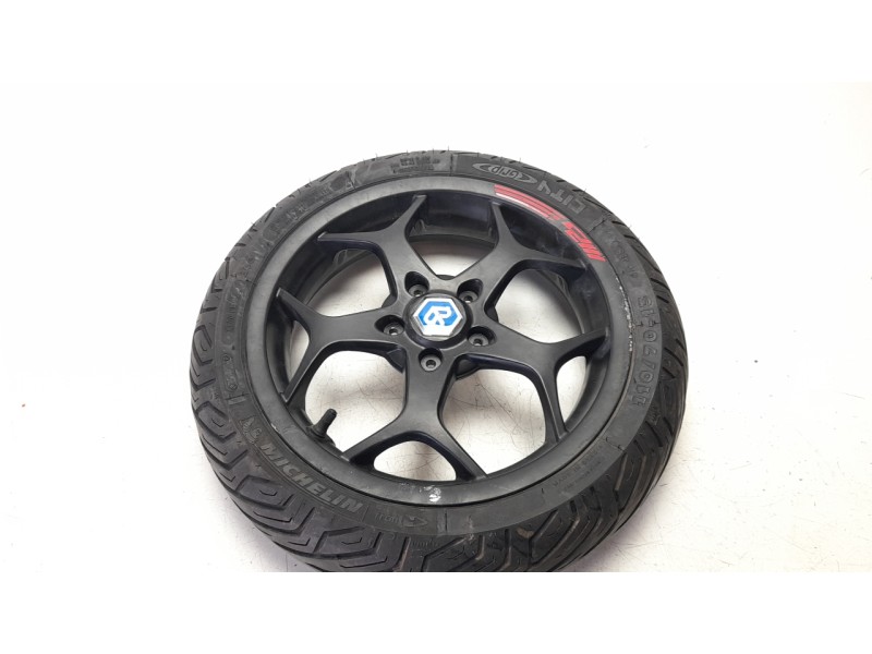 Recambio de llanta delantera para piaggio (vespa) mp3 400 hpe referencia OEM IAM 1C002667  