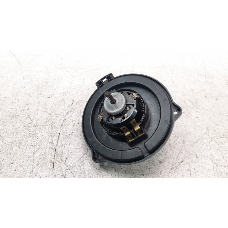 Recambio de ventilador calefaccion para mitsubishi montero (v60/v70) 3.2 di-d cat referencia OEM IAM MR398725  
