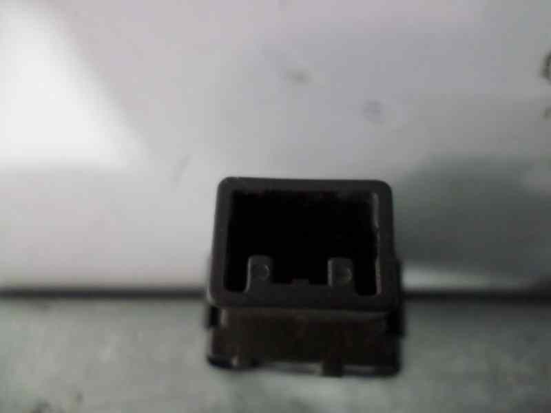 Recambio de interruptor para toyota avensis (t27) 2.0 d-4d cat referencia OEM IAM 8415202040  