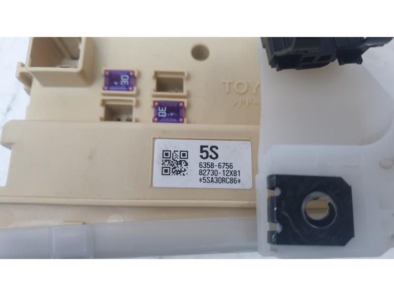 Recambio de caja reles / fusibles para toyota auris (_e18_) 1.8 hybrid (zwe186_) referencia OEM IAM 8273012X81  