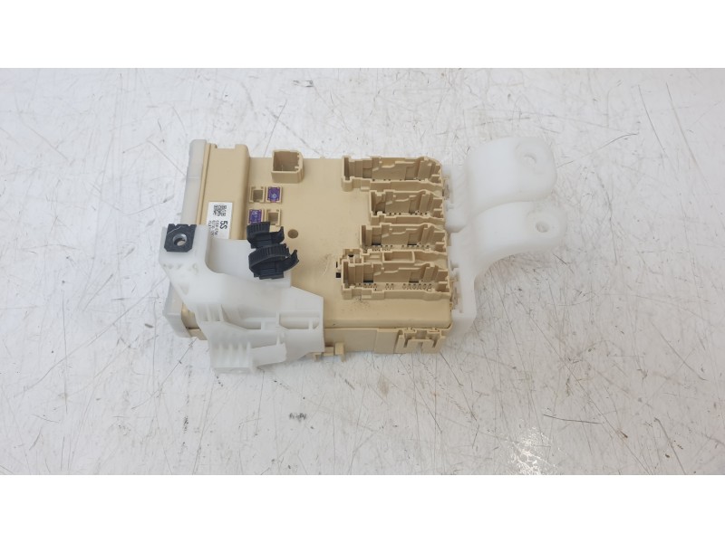 Recambio de caja reles / fusibles para toyota auris (_e18_) 1.8 hybrid (zwe186_) referencia OEM IAM 8273012X81  