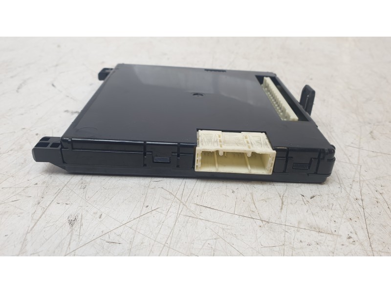 Recambio de caja reles / fusibles para toyota auris (_e18_) 1.8 hybrid (zwe186_) referencia OEM IAM 8922102480  