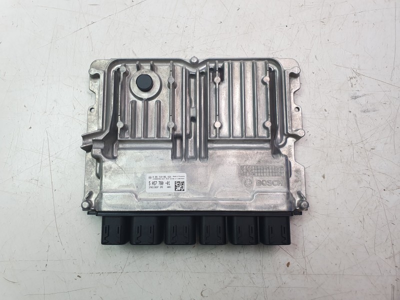 Recambio de centralita motor uce para bmw 1 (f40) 118 i referencia OEM IAM 5A5778001 0261S1066L 