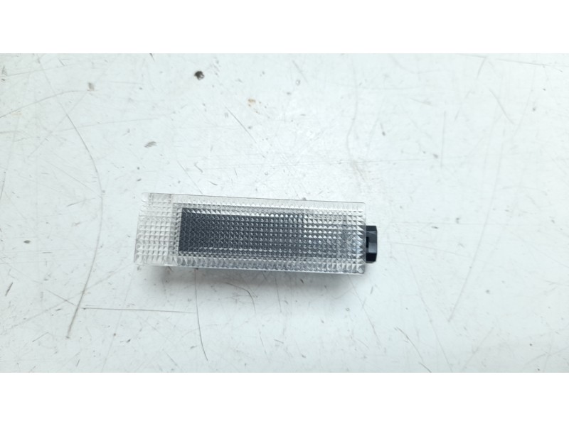 Recambio de luz interior para maserati levante suv (m161) 3.0 d q4 referencia OEM IAM 0700800  