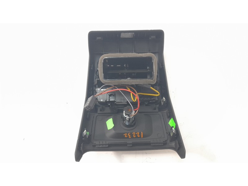 Recambio de molduras traseras para audi a4 b9 (8w2, 8wc) 2.0 tdi referencia OEM IAM 8W0864376  