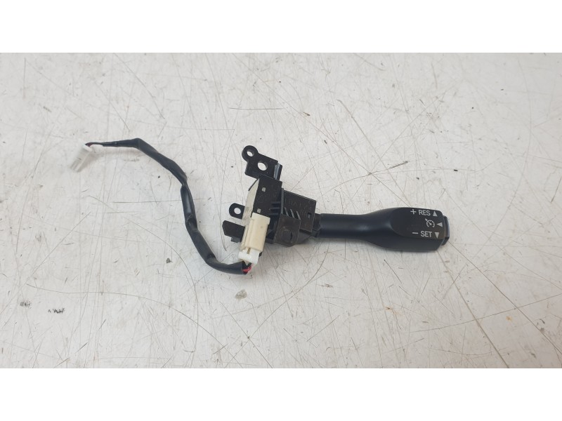 Recambio de mando volante para toyota auris (_e18_) 1.8 hybrid (zwe186_) referencia OEM IAM 18A174  