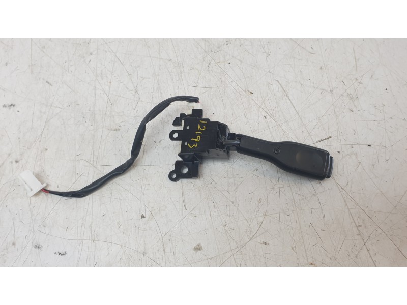 Recambio de mando volante para toyota auris (_e18_) 1.8 hybrid (zwe186_) referencia OEM IAM 18A174  