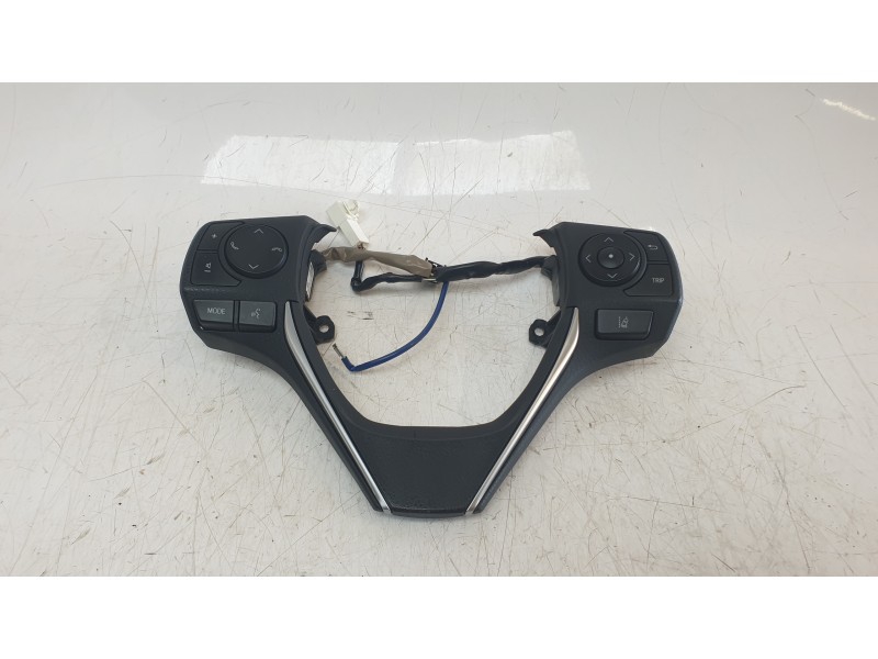 Recambio de mando volante para toyota auris (_e18_) 1.8 hybrid (zwe186_) referencia OEM IAM F70CS1815  
