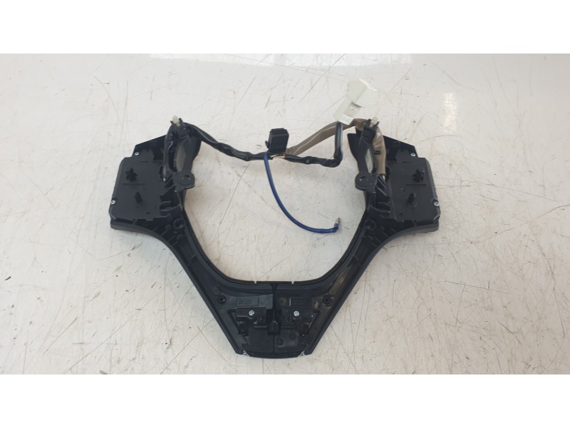 Recambio de mando volante para toyota auris (_e18_) 1.8 hybrid (zwe186_) referencia OEM IAM F70CS1815  