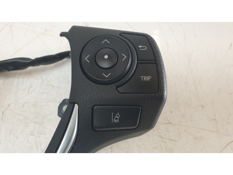 Recambio de mando volante para toyota auris (_e18_) 1.8 hybrid (zwe186_) referencia OEM IAM F70CS1815  