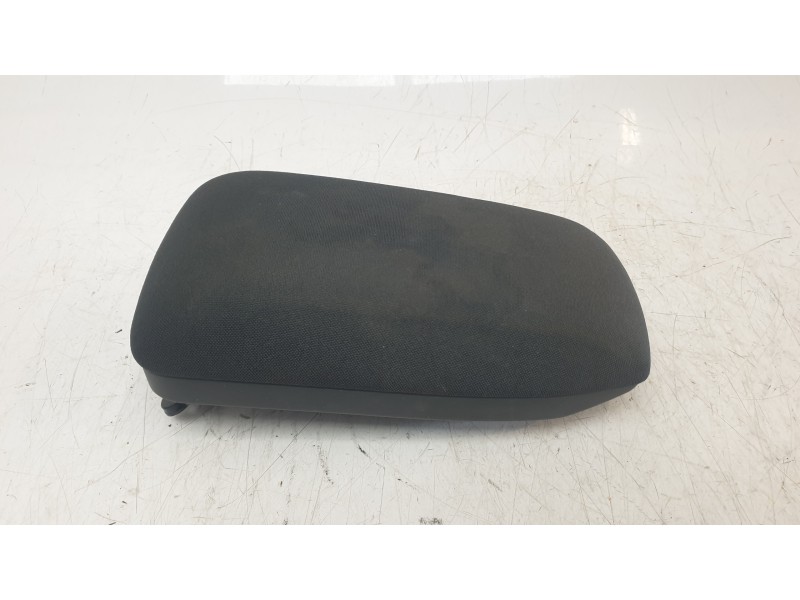 Recambio de apoyabrazos central para toyota auris (_e18_) 1.8 hybrid (zwe186_) referencia OEM IAM 5890502880C2  