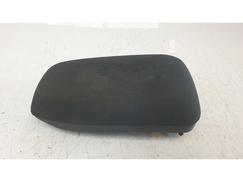 Recambio de apoyabrazos central para toyota auris (_e18_) 1.8 hybrid (zwe186_) referencia OEM IAM 5890502880C2  