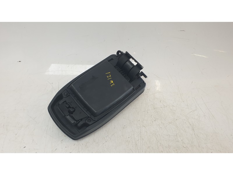 Recambio de apoyabrazos central para toyota auris (_e18_) 1.8 hybrid (zwe186_) referencia OEM IAM 5890502880C2  