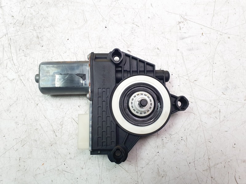 Recambio de motor elevalunas trasero izquierdo para bmw 1 (f40) 118 i referencia OEM IAM CMOA0770L 19031060026 