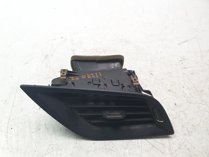 Recambio de aireador izquierdo para bmw 1 (f40) 118 i referencia OEM IAM 6823189  