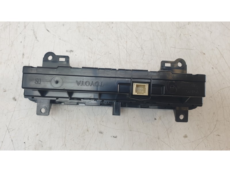 Recambio de mando climatizador para toyota auris (_e18_) 1.8 hybrid (zwe186_) referencia OEM IAM 5590002C60  