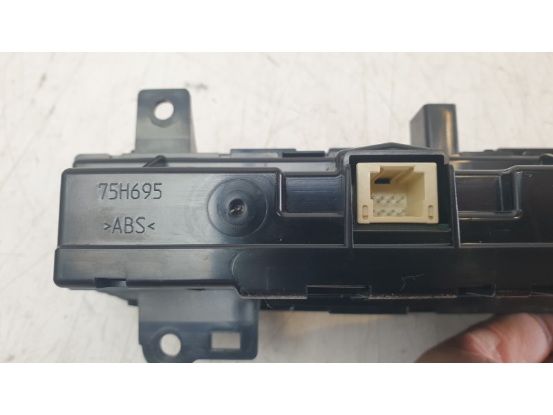 Recambio de mando climatizador para toyota auris (_e18_) 1.8 hybrid (zwe186_) referencia OEM IAM 5590002C60  